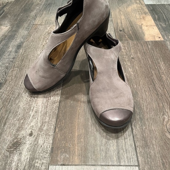 NAOT Brown Suede Leather Mary Jane Heel Shoes Women’s Size 8/39 Patent Toe Cap - Picture 2 of 7